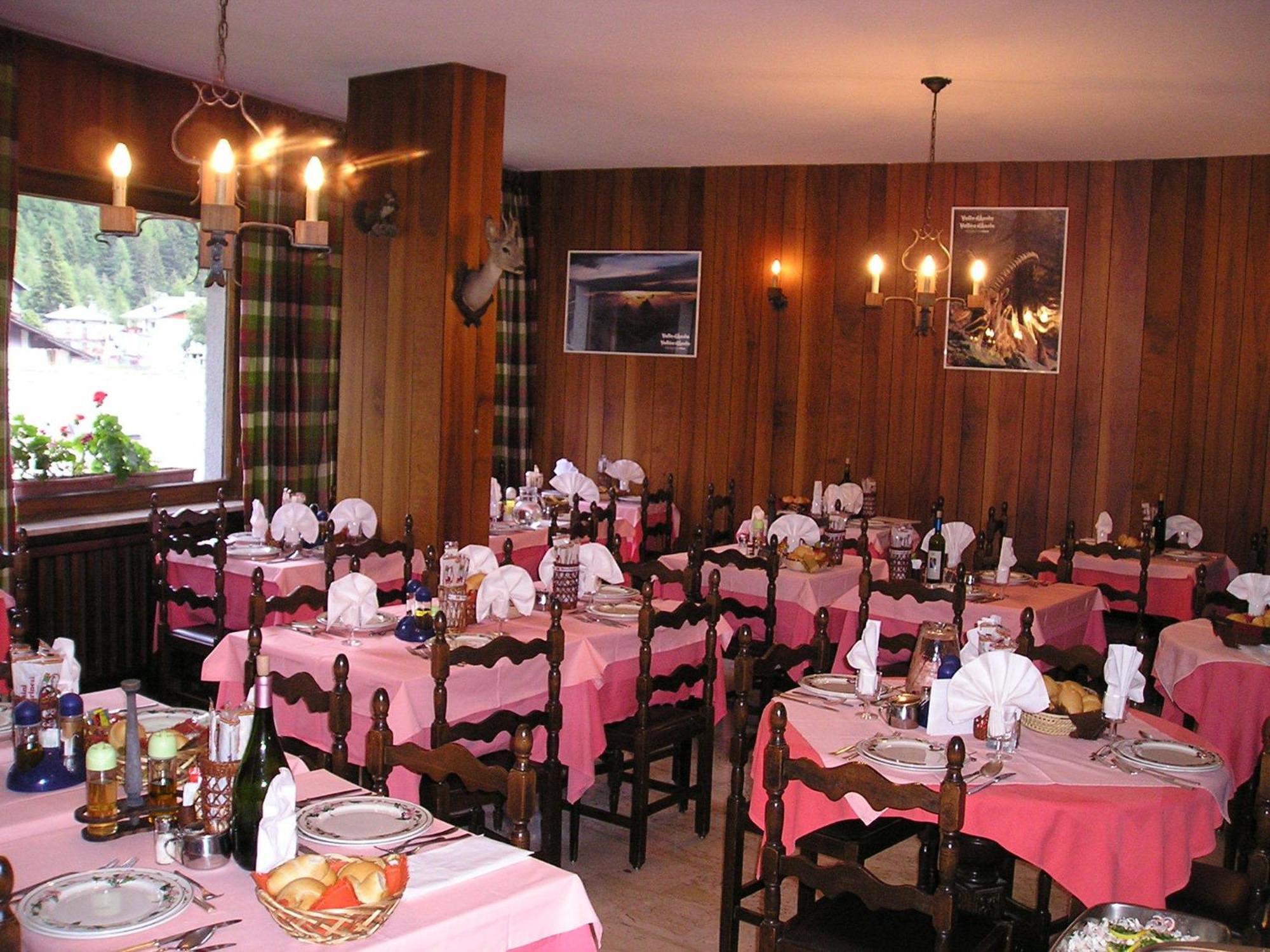 Hotel Al Caminetto Valtournenche Kültér fotó