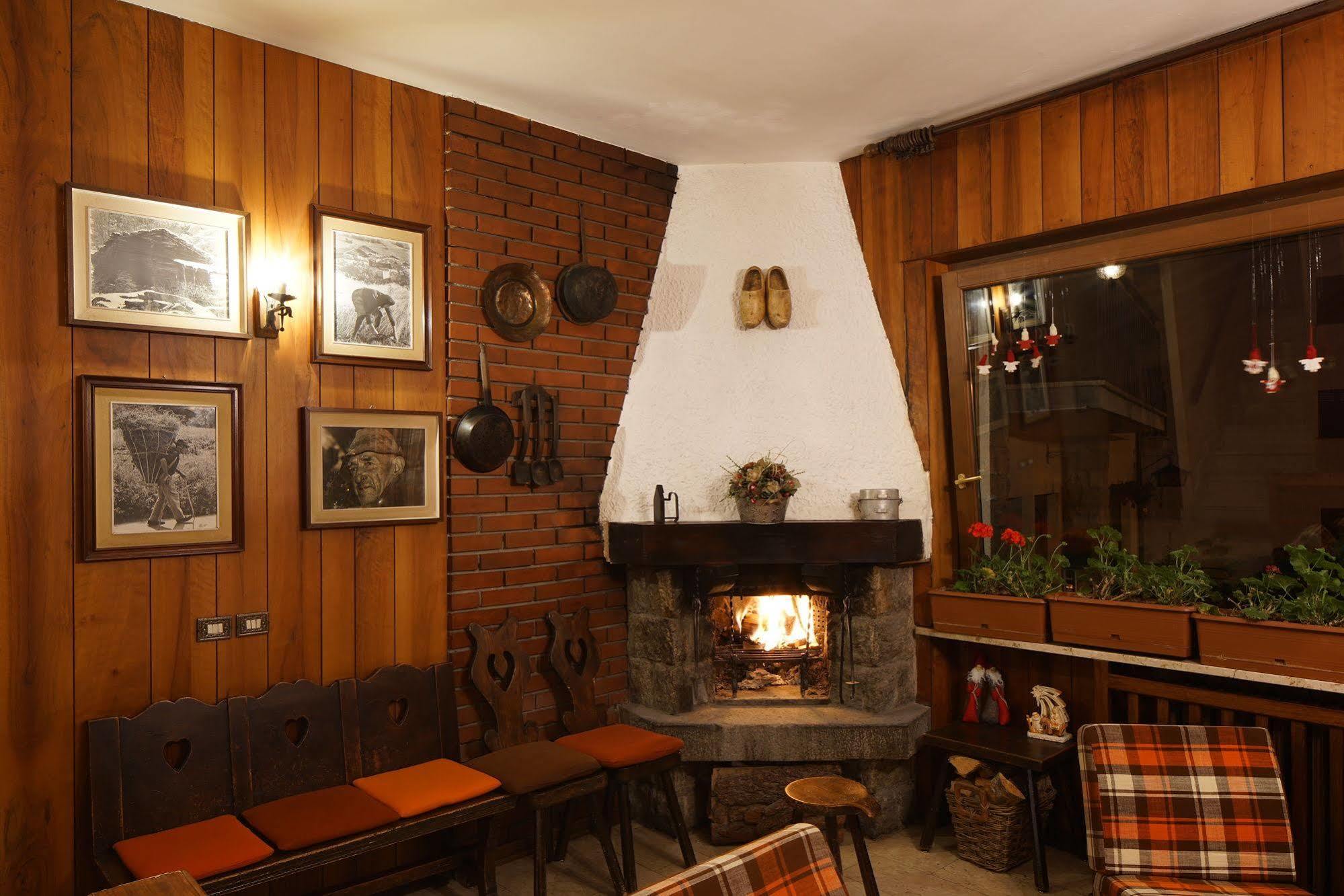 Hotel Al Caminetto Valtournenche Kültér fotó