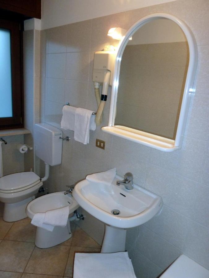 Hotel Al Caminetto Valtournenche Szoba fotó